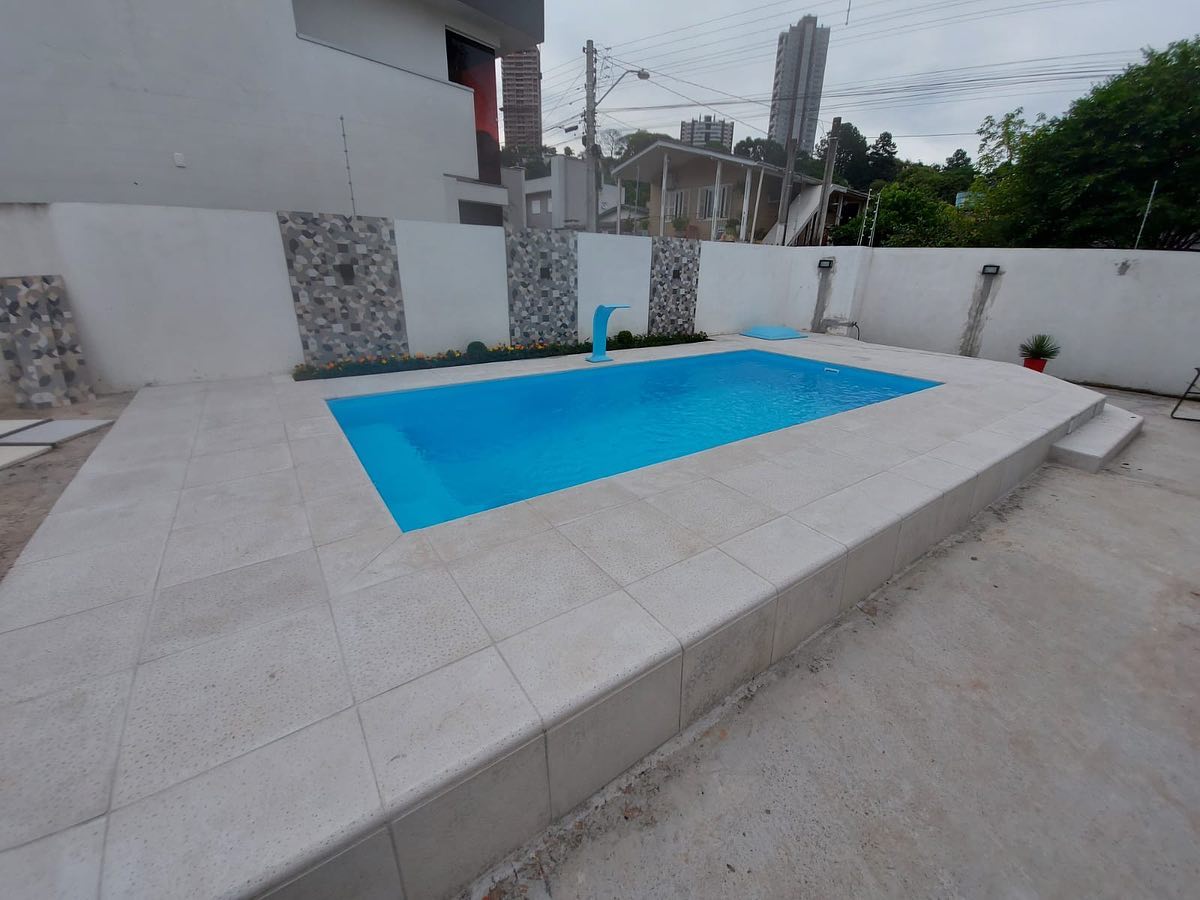 Depois: área da piscina finalizada